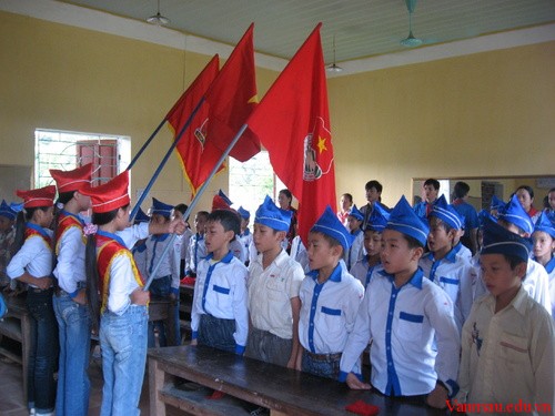 imeds300 - Tả lại quang cảnh buổi kết nạp vào Đội Thiếu niên Tiền phong Hồ Chí Minh